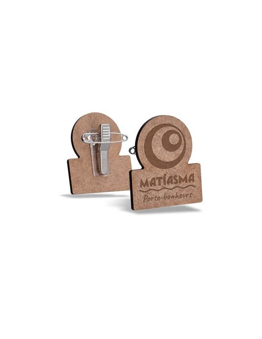 Badge publicitaire MDF 3 mm avec pince-épingle, taille maxi 20 cm² impression haute définition