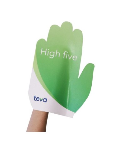 Main géante en carton 2