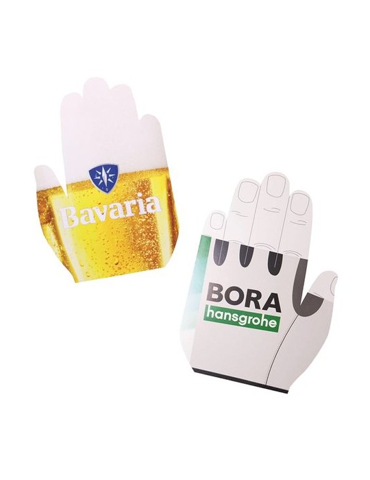 Main géante en carton