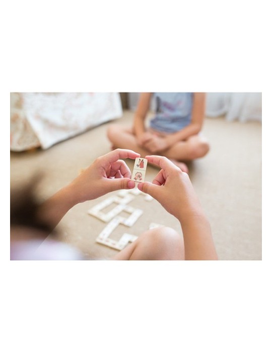 Jeu de dominos dans | Tiernan