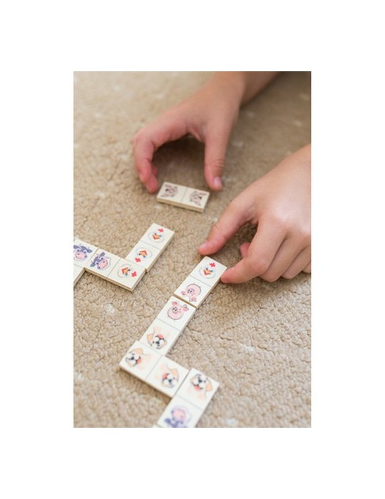 Jeu de dominos dans | Tiernan