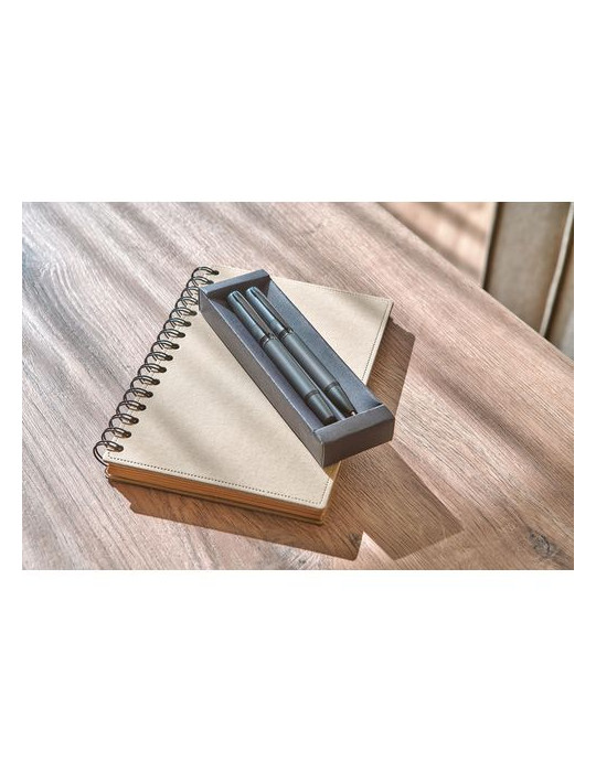 Parure de stylos en métal et laiton écologique Adel Matières : métal Couleurs : noir objet promotionnel éco-responsable