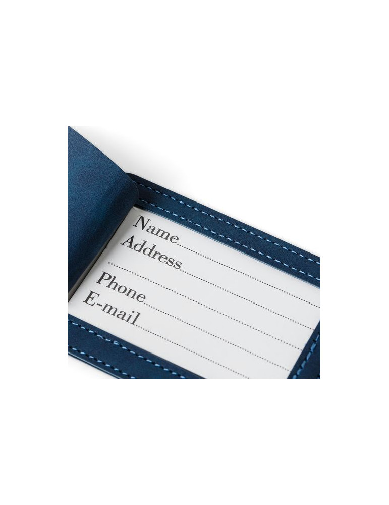 Porte-passeport et étiquette de bagage en PU recyclé Zani Couleurs : noir Matières : PU recyclé cadeau client original