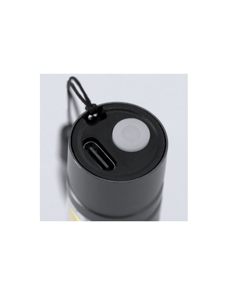 Lampe Dilrot Matières : aluminium Couleurs : vert marquage couleur éclatante