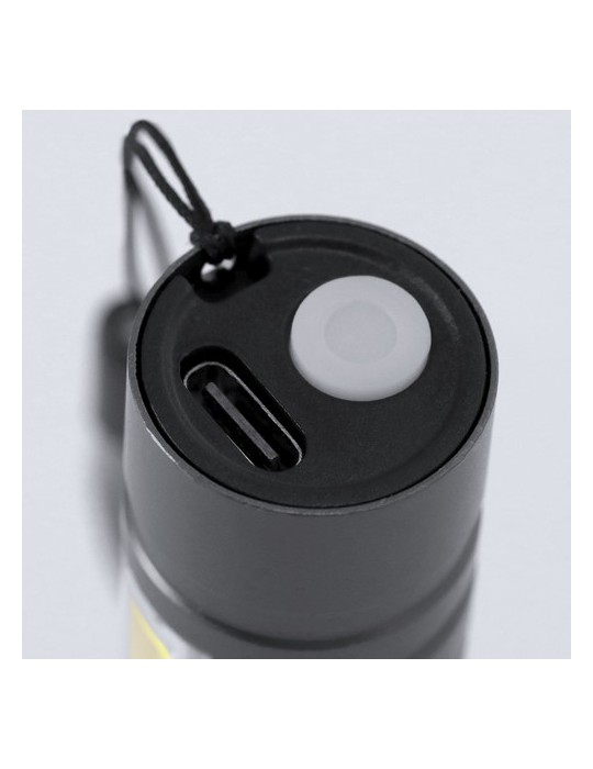 Lampe Dilrot Matières : aluminium Couleurs : vert marquage couleur éclatante