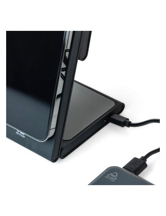 Power bank magnétique sans fil 3 en 1 en ABS recyclé Valerio Matières : ABS recyclé Couleurs : noir goodies entreprise design