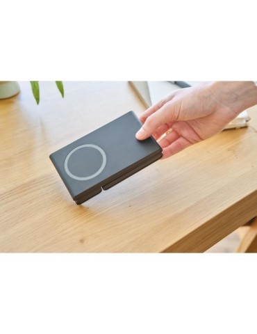 Power bank magnétique sans fil 3 en 1 en ABS recyclé Valerio Matières : ABS recyclé Couleurs : noir marquage couleur éclatante