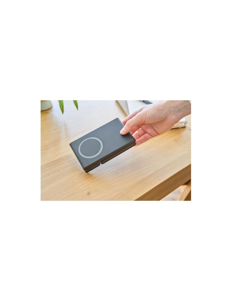 Power bank magnétique sans fil 3 en 1 en ABS recyclé Valerio Matières : ABS recyclé Couleurs : noir marquage couleur éclatante