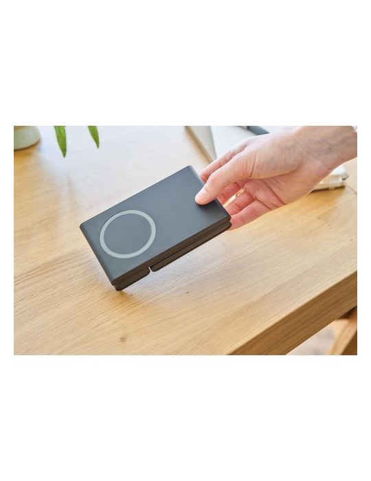 Power bank magnétique sans fil 3 en 1 en ABS recyclé Valerio Matières : ABS recyclé Couleurs : noir marquage couleur éclatante