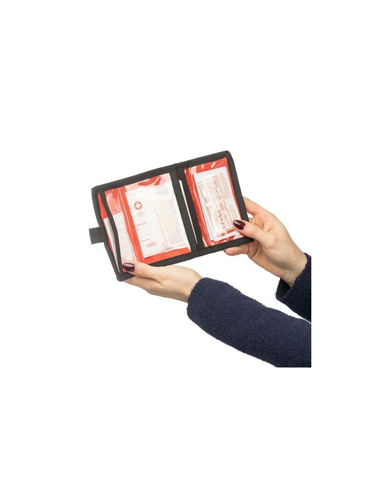 Trousse de premiers secours en polyester rPET 600D Kairo Matières : non tissé Couleurs : rouge cadeau entreprise pas cher