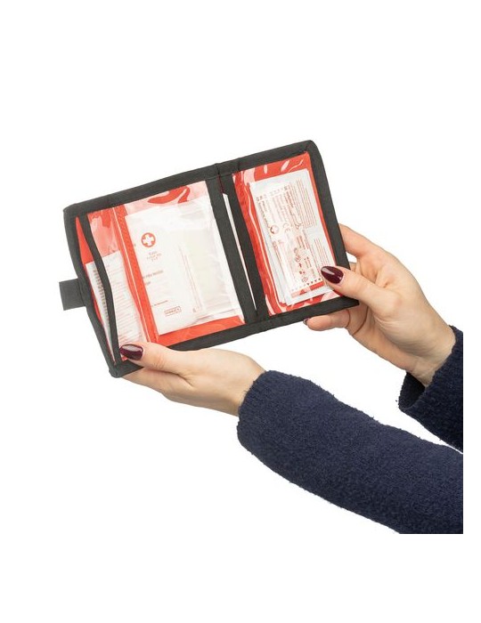 Trousse de premiers secours en polyester rPET 600D Kairo Matières : non tissé Couleurs : rouge cadeau entreprise pas cher