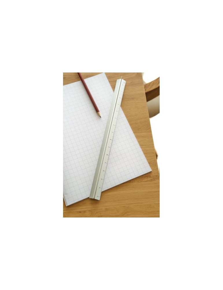 Règle triangulaire en aluminium de 30 cm Tavi Matières : aluminium Couleurs : argenté goodies publicitaire événementiel