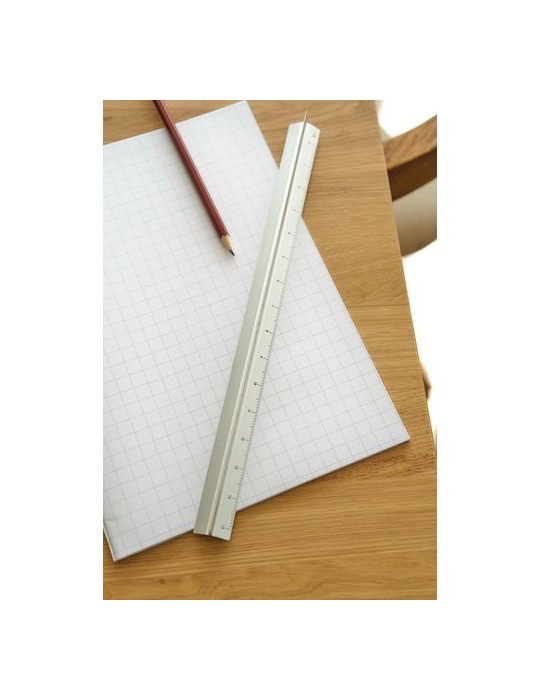 Règle triangulaire en aluminium de 30 cm Tavi Matières : aluminium Couleurs : argenté goodies publicitaire événementiel