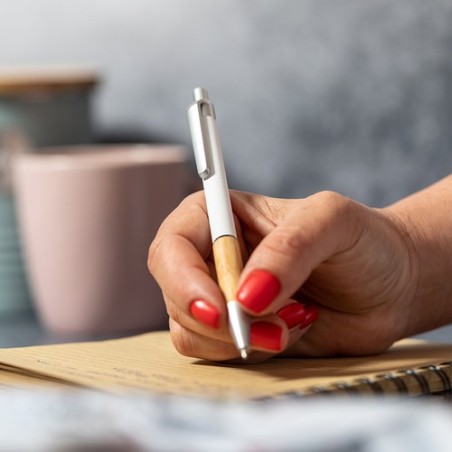 Stylo Bille Éco-responsable Personnalisé pas cher - Chiatox Matières : bambou Couleurs : gris accessoire événementiel unique