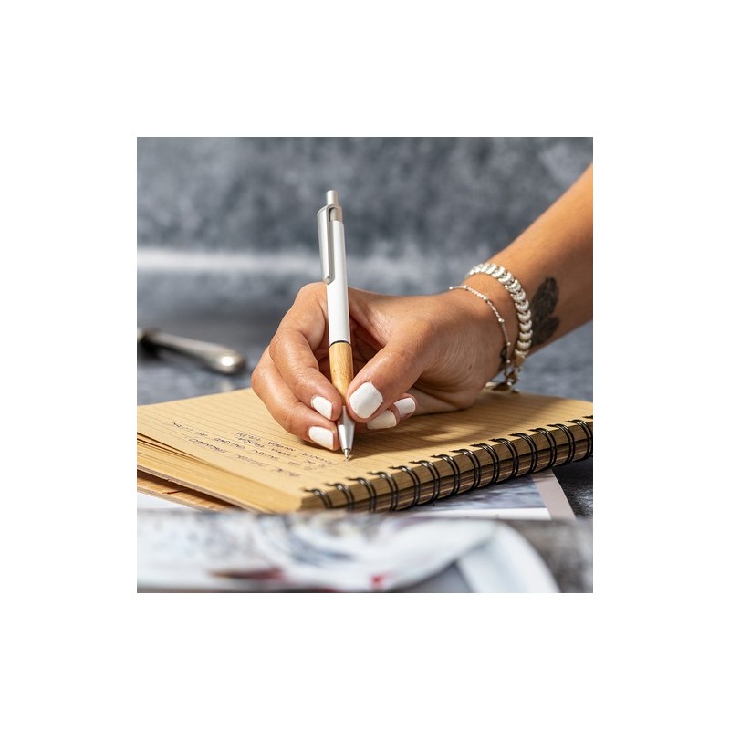 Stylo Bille Éco-responsable Personnalisé pas cher - Chiatox Matières : bambou Couleurs : gris objet publicitaire robuste