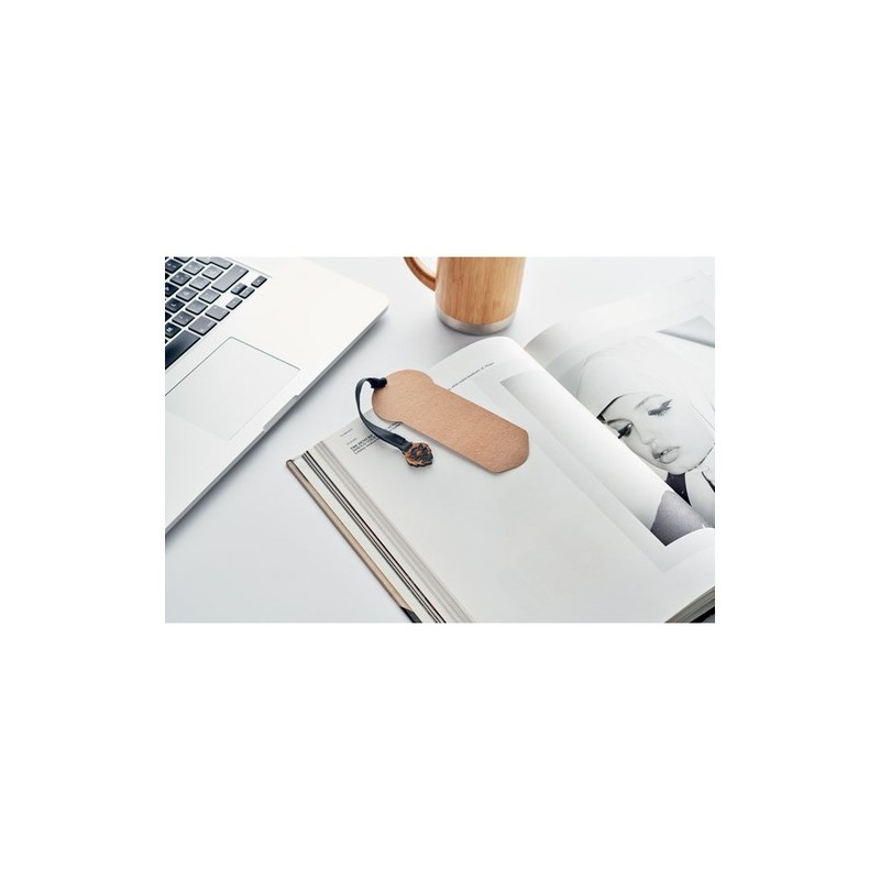 Marque-page personnalisé et pin GROWBOOKMARK™ Matières : papier Couleurs : beige marquage laser ultra précis