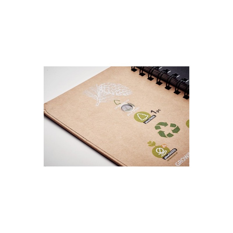 Carnet Éco-responsable Personnalisé GROWNOTEBOOK™ avec Pin Matières : papier Couleurs : beige objet promotionnel éco-responsable