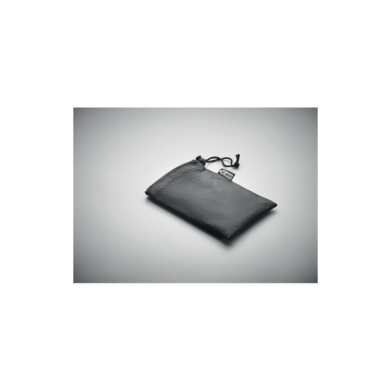 Serviette de sport  en RPET personnalisée TUKO Matières : PET recyclé Couleurs : noir impression logo haute qualité