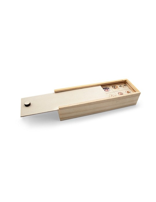 Jeu de dominos dans | Tiernan