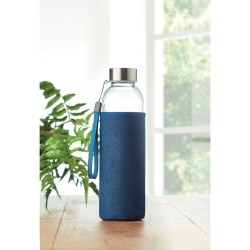 Bouteille et housse en denim personnalisées pour panier pique-nique 4 personnes, MIMBRE PLUS Matières : verre Couleurs : bleu go