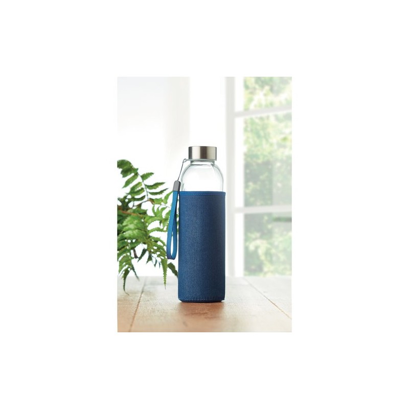 Bouteille et housse en denim personnalisées pour panier pique-nique 4 personnes, MIMBRE PLUS Matières : verre Couleurs : bleu go