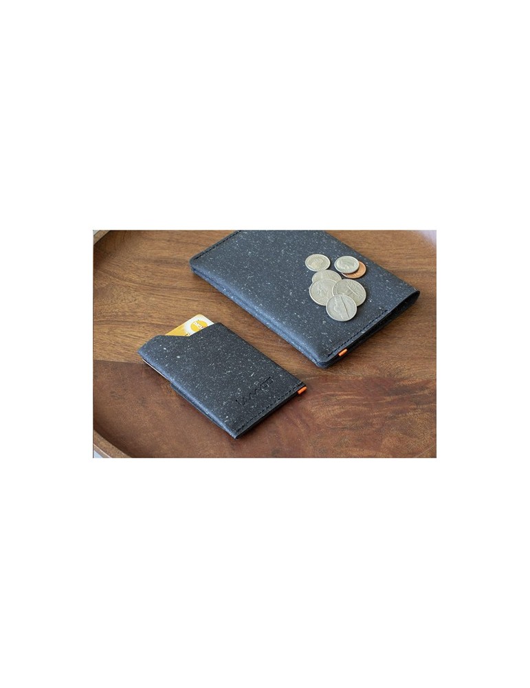 Recycled Leather Passport Holder étui à passeport