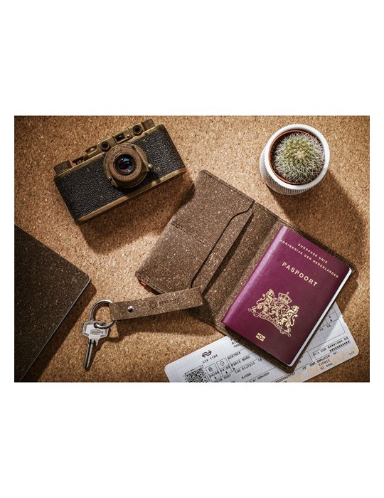 Recycled Leather Passport Holder étui à passeport