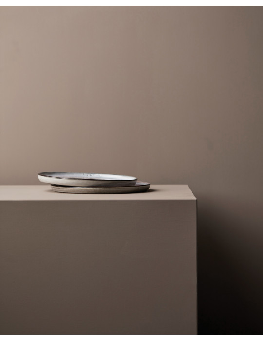 Deux assiettes Vinga Nomimono 20 cm en grès publicitaire