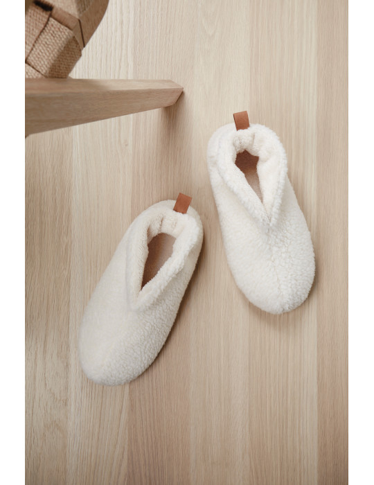 Chaussons Vinga Santos fausse fourrure recyclée RCS publicitaire
