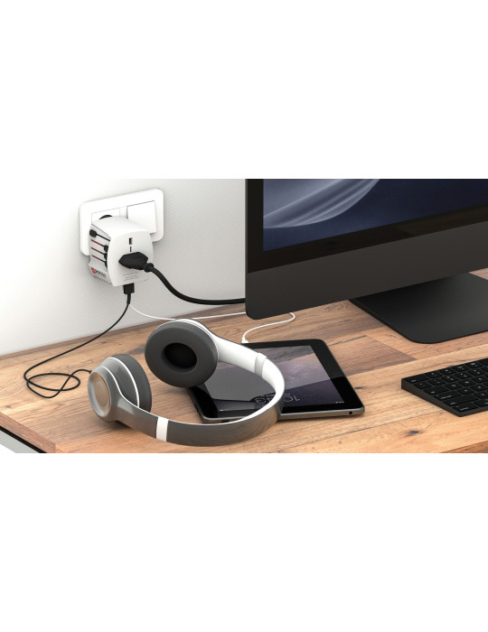 Adaptateur SKROSS MUV deux pôles avec USB et USB-C personnalisable