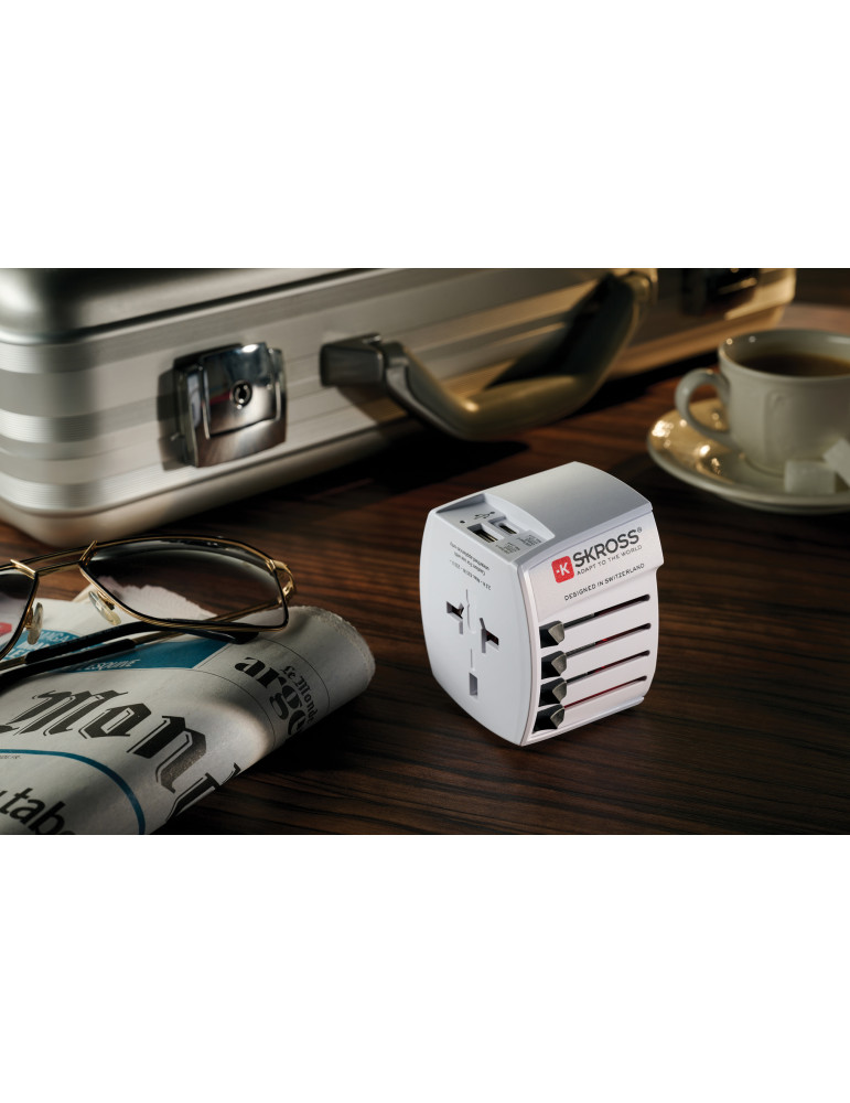 Adaptateur SKROSS MUV deux pôles avec USB et USB-C personnalisable