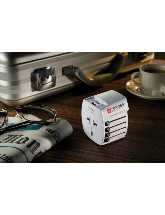 Adaptateur SKROSS MUV deux pôles avec USB et USB-C personnalisable