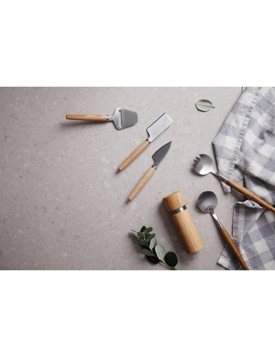 Couverts de service Vinga Retro manches chêne personnalisable