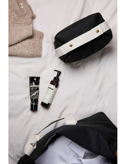 Trousse toilette Vinga Sortino cinq litres à suspendre RCS personnalisable