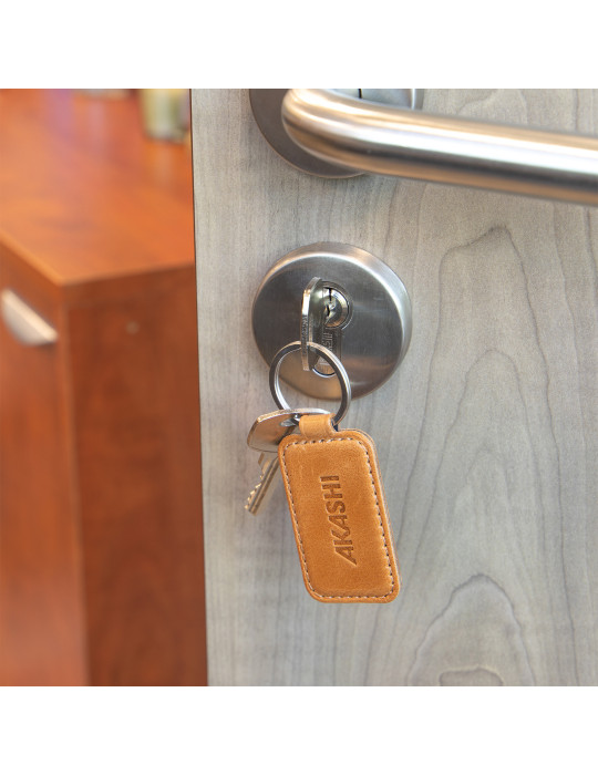 Porte-clé simili-cuir lisse marron avec embossage