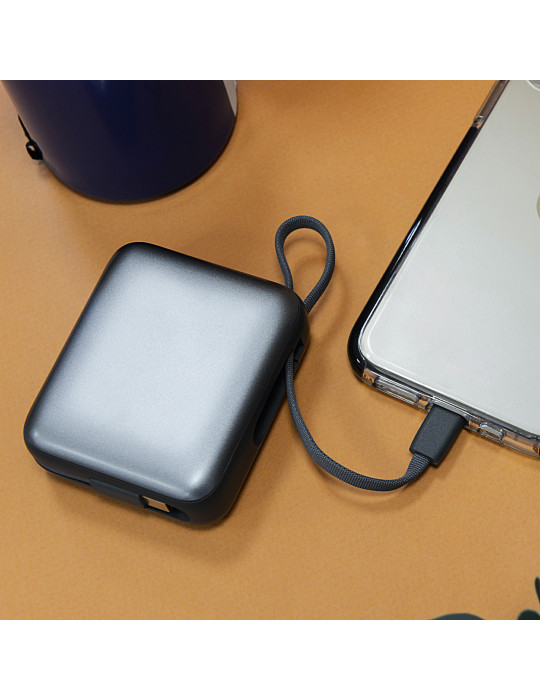 Batterie BUSHI 10 000 mAh avec câbles intégrés