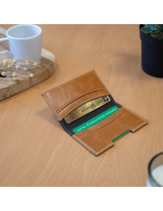 Porte-cartes folio en cuir marron clair personnalisé