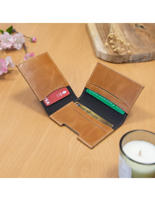 Porte-cartes en cuir marron clair personnalisé