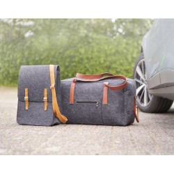 Sac de voyage personnalisé en feutre rPET  Natalie Matières : PET recyclé Couleurs : gris clair accessoire événementiel unique