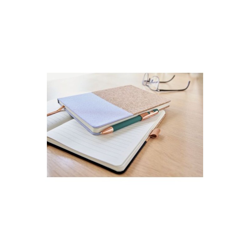 Carnet A5 Éco-responsable en Liège et Coton - Trevor Matières : liège Couleurs : pêche accessoire événementiel unique
