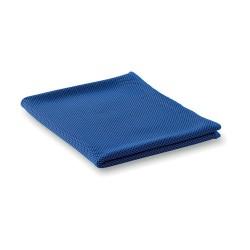 Serviette absorbante de sport personnalisée TUKO Matières : PET Couleurs : bleu royal marquage laser ultra précis