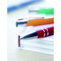 Stylo bille poussoir personnalisé finition AOSTA Matières : aluminium Couleurs : rouge goodies entreprise design