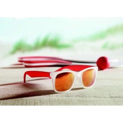 Lunettes de soleil miroir personnalisées - AMERICA TOUCH Matières : Polycarbonate (PC) Couleurs : rouge accessoire événementiel 