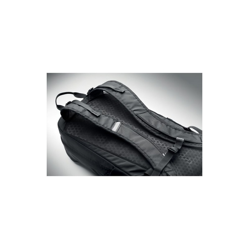 Sac à dos de randonnée personnalisé 18L  BAGGA Matières : PET Couleurs : noir personnalisable avec votre logo