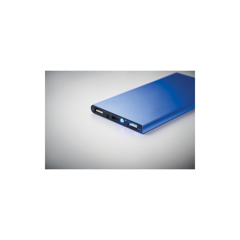 Powerbank  8000 mAh personnalisé POWERFLAT8C Matières : aluminium recyclé  Couleurs : bleu royal cadeau client original