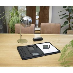 Conférencier A4 Éco-responsable de Qualité - Charles Dickens® Giada Matières : nylon Couleurs : noir marquage laser ultra précis